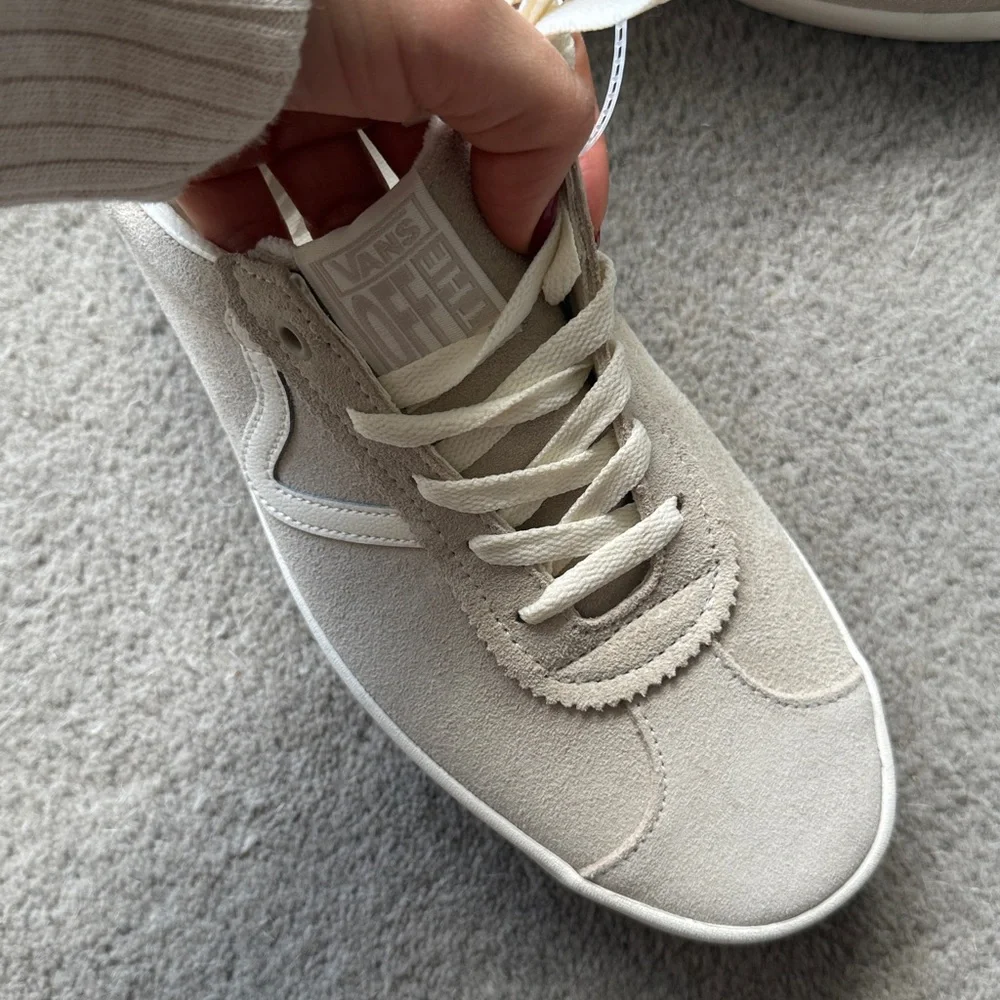 FREE PEOPLE by VANS Sport‎ Low Suede Sneakers Cream and White Casual Sneakers